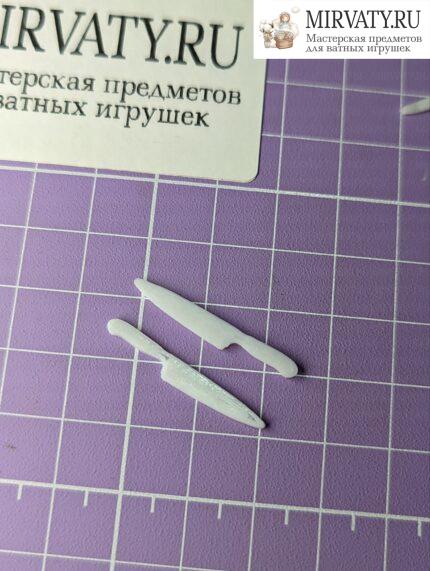 Требует лёгкой шлифовки, грунтовки и росписи. Ручку можно сделать под дерево, лезвие — серебряным